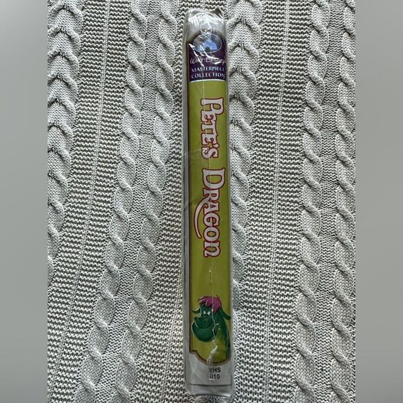 Disney’s Pete’s Dragon VHS Wrapped New Masterpiece Collection Harder to … - Picture 2 of 3